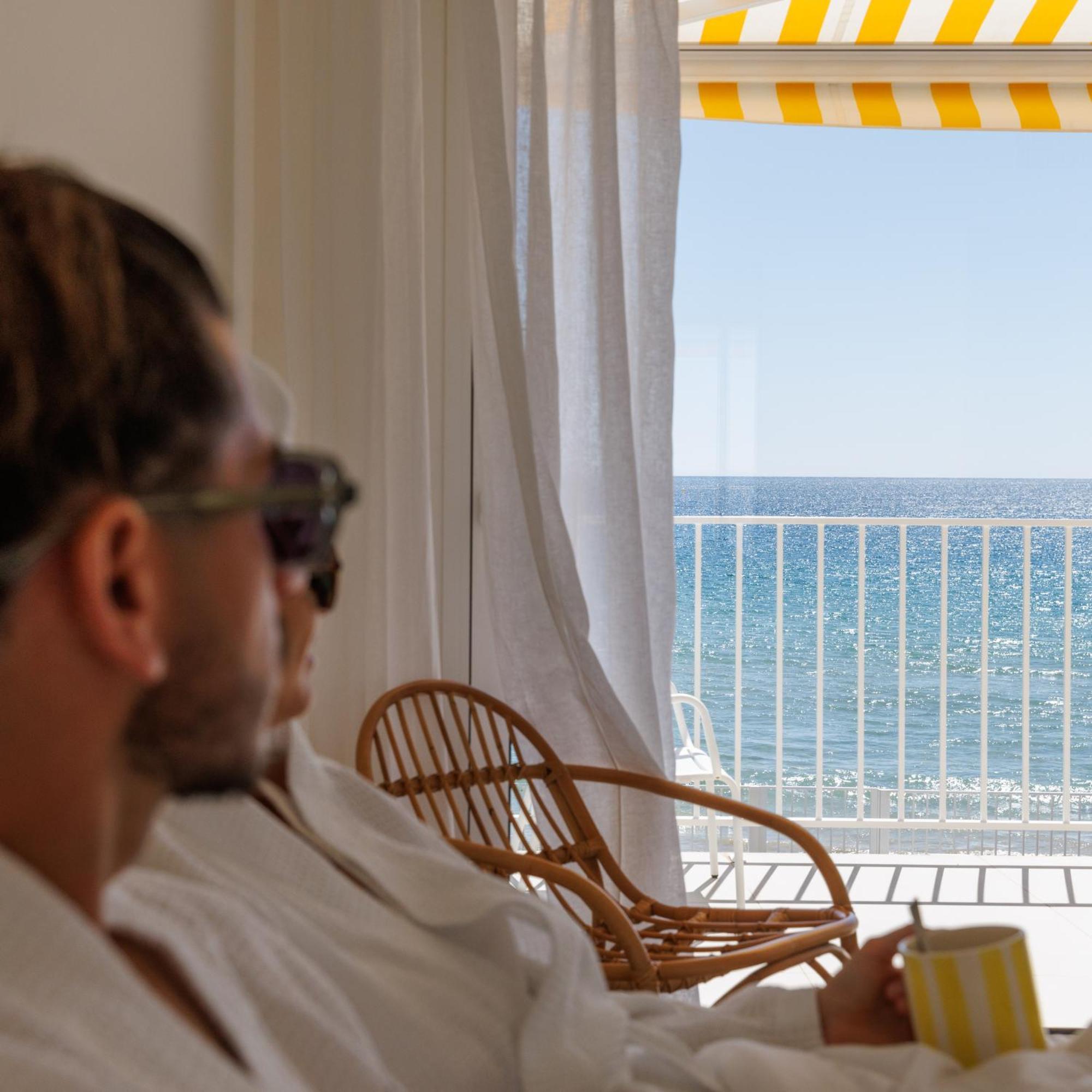 Belle Vue Hotel Cavalaire-sur-Mer Bagian luar foto