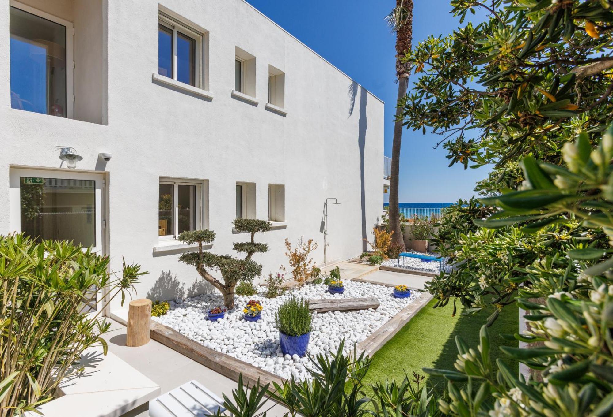 Belle Vue Hotel Cavalaire-sur-Mer Bagian luar foto